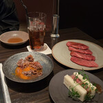 焼肉うしごろ - 左【とろけるロース】右下【牛ヒレカツサンド】                 右上【究極の黒タン厚切り】
