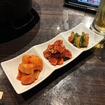 焼肉ホルモン ほるまさ 船橋 - キムチ盛り合わせ。美味し。