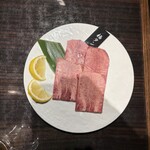 焼肉ホルモン ほるまさ 船橋 - 極タン。美味し。