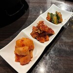 焼肉ホルモン ほるまさ 船橋 - キムチ盛り合わせ。美味し。