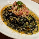 Trattoria DUE - 本マグロ中トロのタルタル＆イカ墨を練り込んだタリオリーニ