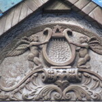 名曲喫茶ライオン - 入口上のレリーフ