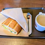 サンマルクカフェ - 女房選択、選べるサンマルクホットサンドセット￥800    中身はハムチーズでコーヒーはSアメリカン。女房は朝ご飯を食べていて、軽めにホットサンド。とても美味しいとのこと。