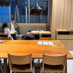 Paul Bassett - 店内