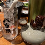 329755895 - 請福のビンテージ30度 1合を頼むとグラスと水割りセットとカラカラに入った泡盛が届きます　1300円（1合）泡盛は古酒に限ります〜