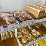 スエヒロのパン - パンコーナー安い　100円台多い