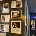 四川名菜 川府 - レジ横　芸能人の写真が飾ってある　実物に会ってみたいなー