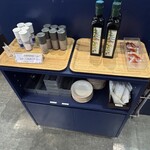 サイゼリヤ - 爪楊枝、岩塩、黒胡椒、オリーブオイル、タバスコ