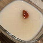 四川名菜 川府 - ゼリーのような甘い杏仁豆腐が箸休めになる