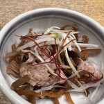 藁焼き鰹たたき明神丸 - 突き出しのきんぴら