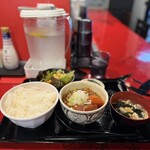 やきとり 葉舞風 - 牛すじみそ煮込み定食 1,100円。