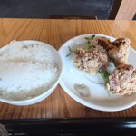 かみあり製麺 - 2025年9月　しじみ塩 しじみ増し＋日替りA（鶏の唐揚げ３ケ＋ごはん）　1050＋500円