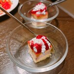 日本酒と個室居酒屋 まぐろ奉行とかに代官 - デザート！いちごでした