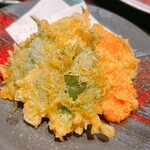日本酒と個室居酒屋 まぐろ奉行とかに代官 - 野菜天ぷら、アツアツのうちに天つゆで
