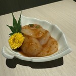 月と灯 - 北海道産帆立の自家製キムチ