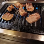 ラーメン・ホルモン焼肉 育元 - 