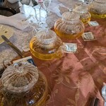 Une Fleur - ハーブティー（or ホット珈琲）：ハーブティーには、いつもお客さん方の幸せを願うヒトミシェフの想いが感じられます。