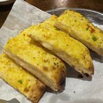 ロイヤルキッチン - ガーリックチーズナン