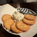 宮崎もも焼き専門店 太一 - いぶりがっこ＆チーズ、しっかり作られていてとても良かった