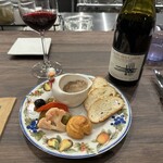 Au lapin agile - 【2025.11.20(木)】お通しと赤ワイン