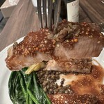 Au lapin agile - 【2025.11.20(木)】豚肩ロース肉のポアレ3,000円