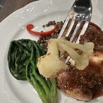 Au lapin agile - 【2025.11.20(木)】豚肩ロース肉のポアレ3,000円