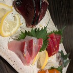 藁焼き・日本酒　四万十屋 - どれも大振り厚切りの刺し身たち