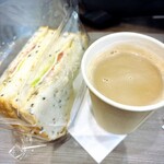 ベーカリー＆カフェ カスカード - 