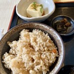 小麦の実り - 炊き込みごはん、佃煮、一品（冷奴）、かけうどん 又は ぶっかけうどん