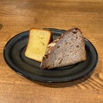 TARO - 左:ブリオッシュ
      右:カンパーニュ