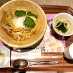井手カツ丼 - お吸い物と漬物付き