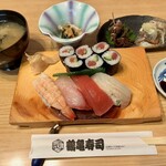 鶴亀寿司 - すし定食 1400円
ランチメニュー