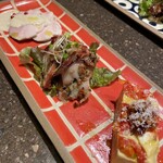 ピッツェリア オステリア カポ - フリッタータ タコのオイル ハムのツナソースが最高！