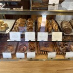 ナカガワ小麦店 - 惚れ惚れするショーケース