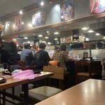 海鮮居酒屋 山傳丸 - いつも座るカウンター席を眺める席へ