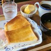 白島屋 - モーニングセット(税込680円)
①トースト②ハムエッグ③お味噌汁④CUT甘蕉《バナナ》
お飲み物《セットドリンク》①HOT珈琲
特にコレという何かがある訳ではありませんが寛ぎのひと時にピッタリでした