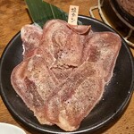 池袋酒場 情熱ホルモン - 塩タン。