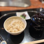 八王子うかい亭 - ◯ガーリックライス
      …うかい亭は最低限の油を使ってニンニクを炒め、
      お醤油の香りだけもらって仕上げるガーリックライスは…
      どのお店よりもお上品な味わいのガーリックライス！(๑˃̵ᴗ˂̵)