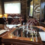 八王子うかい亭 - ◯デザート
      …別室に移動です。
      階段を登り…2階奥の窓際のテーブル席に案内いただきました。