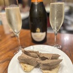 anima - レバーパテ 奥にはスパークリングボトルで。