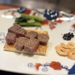 八王子うかい亭 - 火入れの好みを聞かれましたので…
                                ３人とも“限りなくレアに近いミディアムレア“で
                                お願いしました♪( ´▽｀)