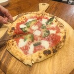 anima - ピッツァ   色味は加工してます。