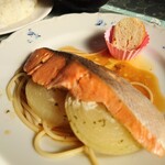 シャンティ - ソース用にバゲット添え。