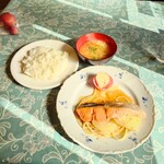 シャンティ - ■ ランチ F：鮭と玉ねぎのバター蒸し、1,000円