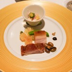 中国飯店 琥珀宮 - 料理写真:くらげ２種、チャーシュー、豚の皮目ぱりぱり焼き、インゲン