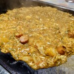 もんじゃ焼きと創作串焼き・鉄板居酒屋 まつぼっくり - カレーもんじゃ（チーズトッピング）