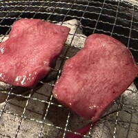 炭火焼肉 肉の匠 ひうち - 柔らかくジューシーなタン