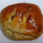 ゴジュウニチョウメベーカリー - 紅茶とイチヂクのクリームパン