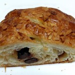 ゴジュウニチョウメベーカリー - パン・オ・ショコラ断面