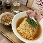 中華そば 紆折 - いりこしょうゆと炊き込みご飯